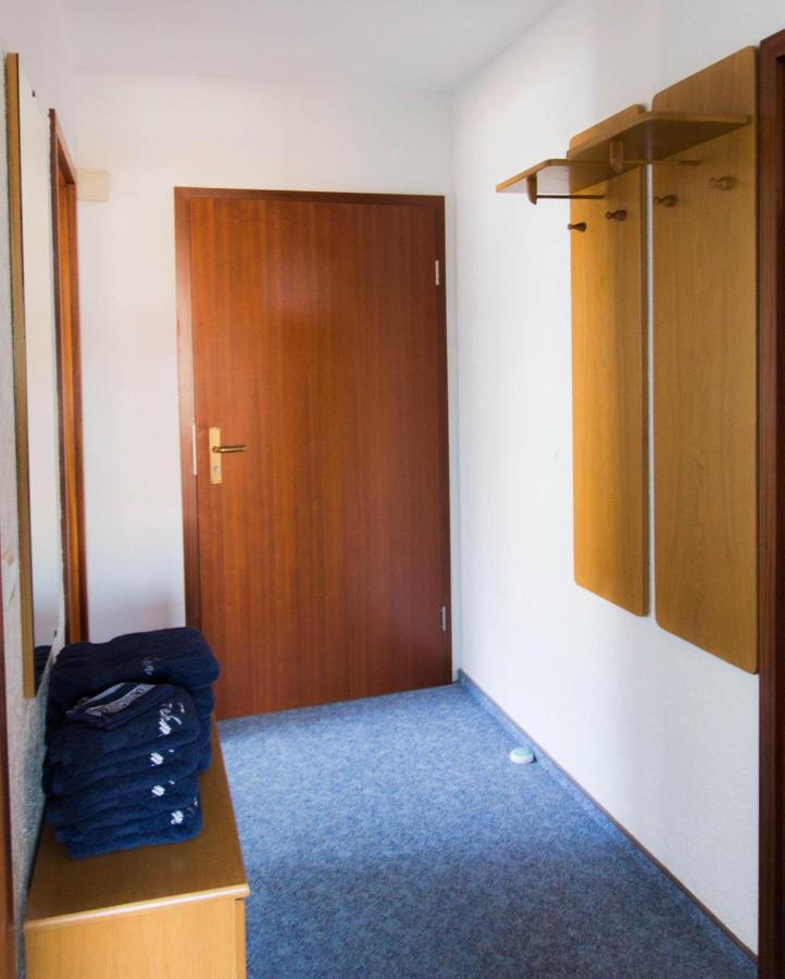 Ferienwohnungen-Neue-Tiefe-Wohnung-Kleiderbuegel Neue Tiefe Fehmarn Exterior photo