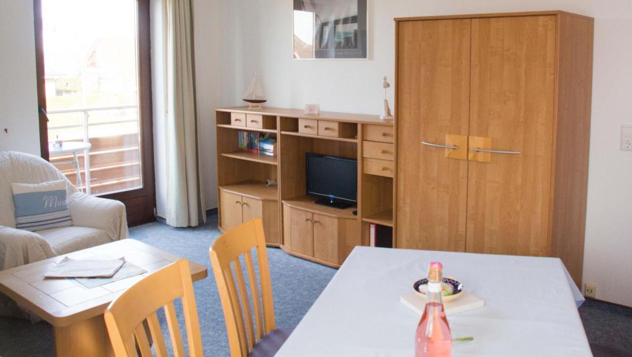 Ferienwohnungen-Neue-Tiefe-Wohnung-Kleiderbuegel Neue Tiefe Fehmarn Exterior photo