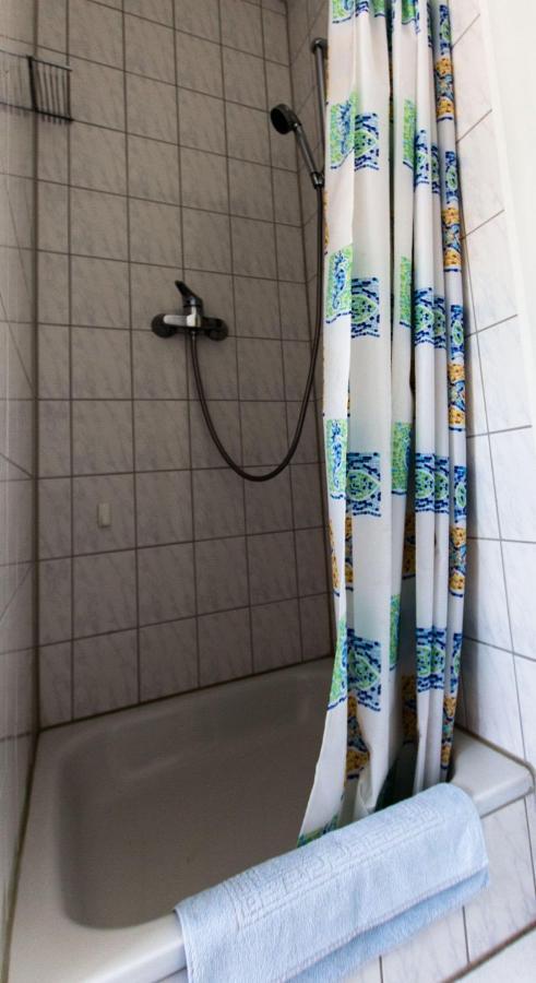 Ferienwohnungen-Neue-Tiefe-Wohnung-Kleiderbuegel Neue Tiefe Fehmarn Exterior photo
