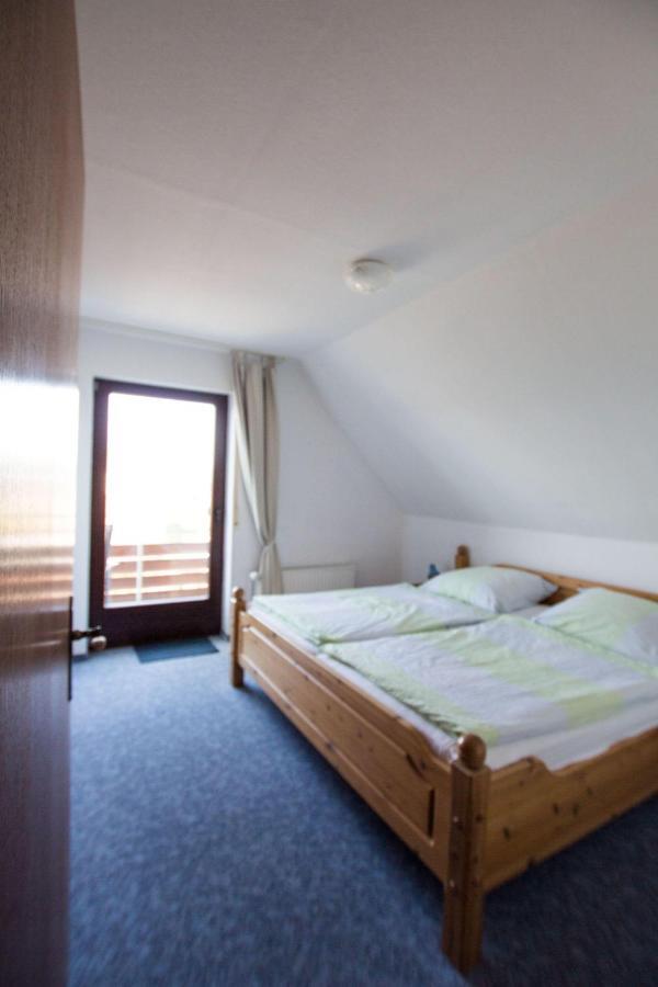 Ferienwohnungen-Neue-Tiefe-Wohnung-Kleiderbuegel Neue Tiefe Fehmarn Exterior photo
