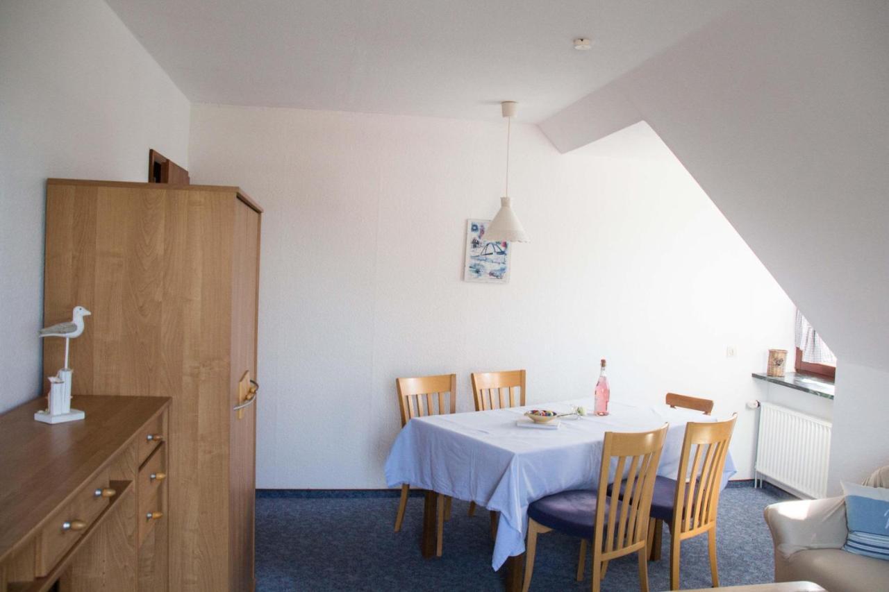 Ferienwohnungen-Neue-Tiefe-Wohnung-Kleiderbuegel Neue Tiefe Fehmarn Exterior photo