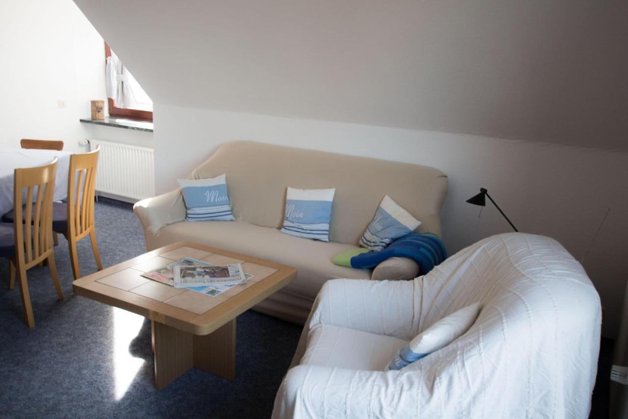 Ferienwohnungen-Neue-Tiefe-Wohnung-Kleiderbuegel Neue Tiefe Fehmarn Exterior photo